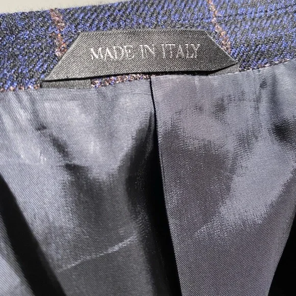 Giorgio Armani Men’s blazer size 58R- blue with brown detail